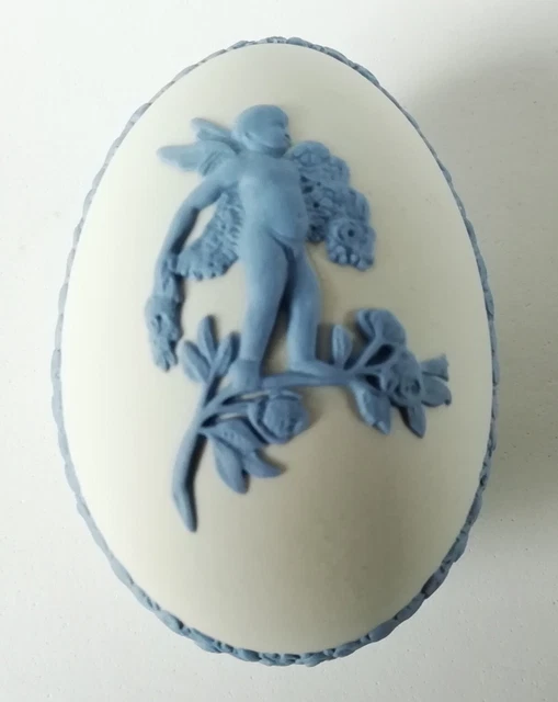 Wedgwood Bleu sur Blanc - Oeuf Boîte à Bijoux