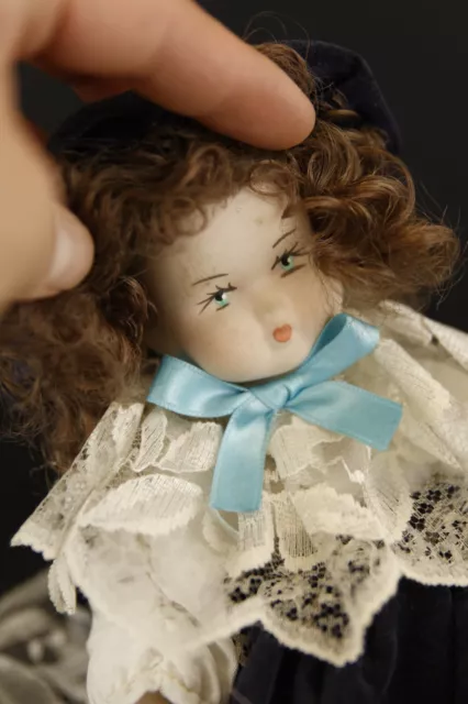 🟢 bambola porcellana  Vintage Porcelain Doll - Charming 20cm Collectible