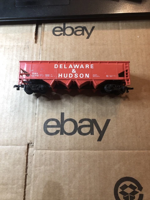 BACHMANN DELAWARE & HUDSON D & H 12312, Coal Hopper Car, Red (9686) 7
