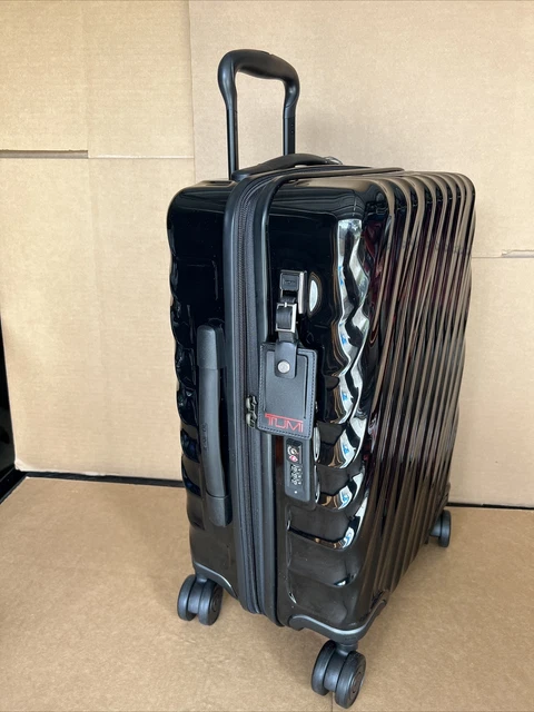 Tumi 19 Degree International Expandable 4 Wheeled Carry-On Suite case Black $695 4