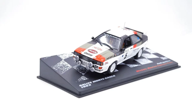 Audi 100 C3 Berline TAXI 1989 – Triple9 1/18 – Beige – Miniature Neuve