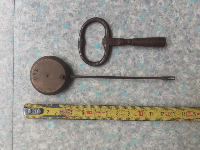 cle, clef,clé manivelle horloge pendule comtoise N ° 11 carré de 4,60 mm