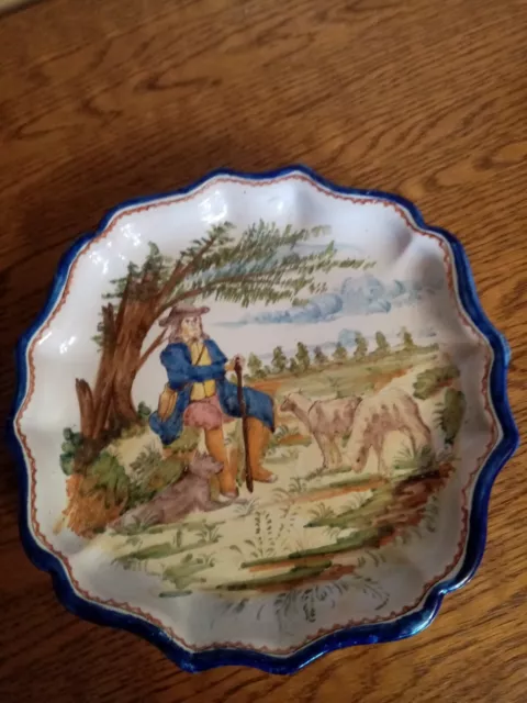 Ancienne assiette scène pastorale en faïence de Nevers signée et Numérotée XIXe