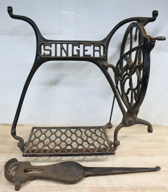 VINTAGE ANTIQUE SINGER Treadle Sewing Machine Cast Iron Base Stand