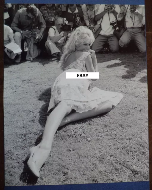 Photo BRIGITTE BARDOT Mostra de Venise 1958 (20 x 25,5 cm) Paparazzi Retirage