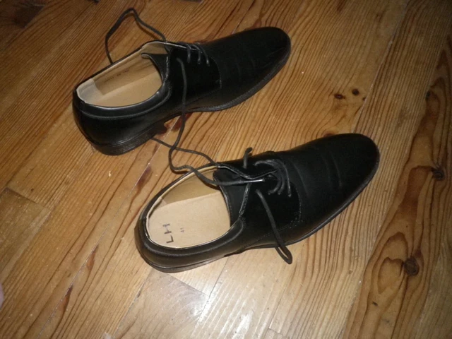 belle chaussures de ville taille 41 marque HL neuve jamais portées