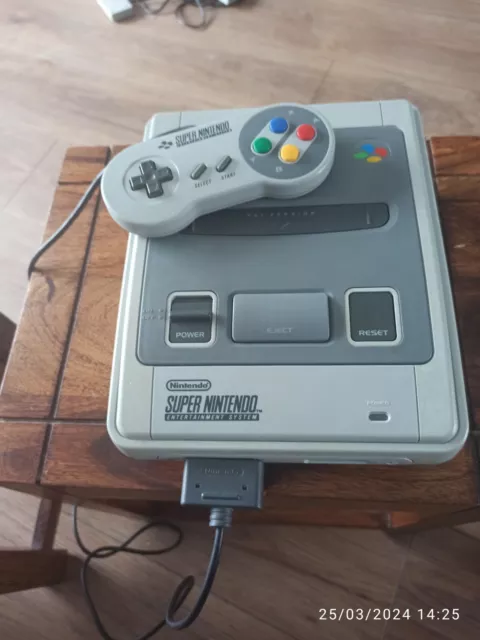 SNES Super Nintendo System Console And Original Controller