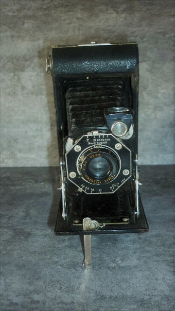 Kodak Six-20 Kodak III et son Objectif Anastigmat 6,3 F=100mm Face