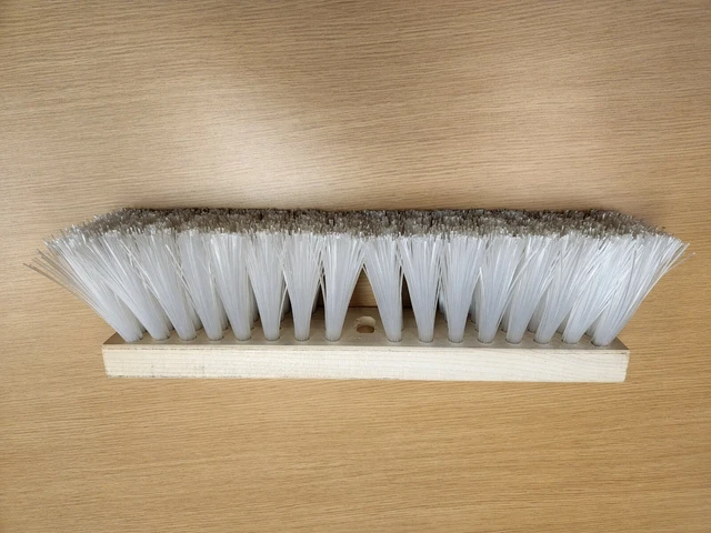 BRAND NEW! 18" Magnolia Brush, Heavy Gauge, White Plastic Bristles (1318)