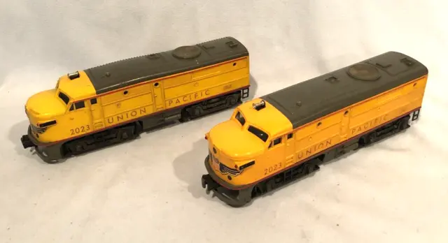 Lionel No. 2023 Union Pacific Alco "A-A" Diesel Locomotive, Yellow/Gray