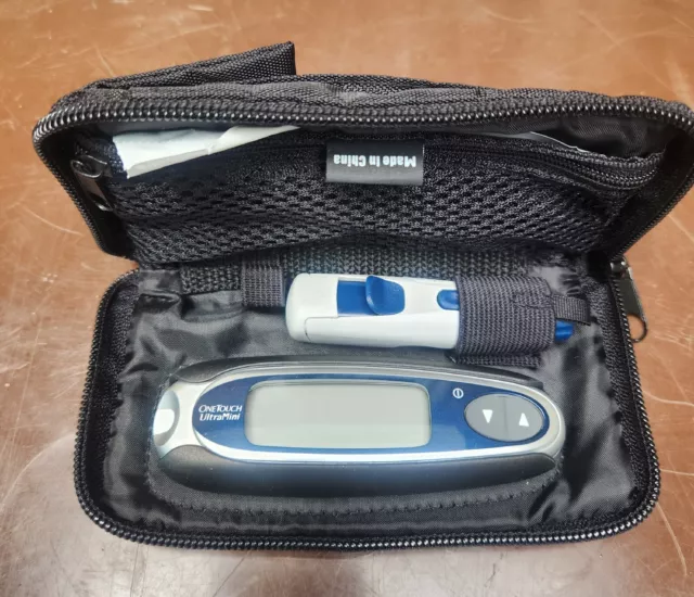 Dispositivo plateado y estuche de transporte medidor de glucosa en sangre One Touch Ultra mini