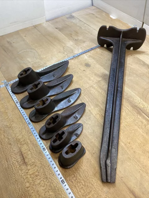 (n° 4 OLD TOOL / OUTIL ANCIEN DE CORDONNIER ENCLUME SUR PIED  EN FONTE Lot Forme