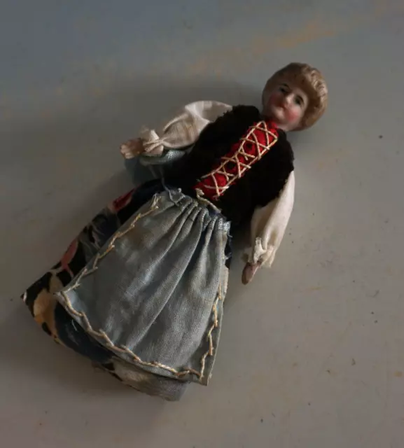 Puppe Frau Porzellan für Puppenstube um 1900 12,5 cm  (F024-422)