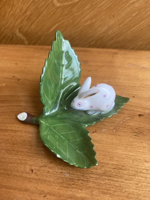 Hase Kaninchen auf einem Blatt - Herend Porzellan