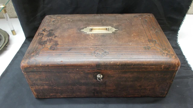 Ancien grand coffret en cuir repoussé porte documents signature PATENT LOCK