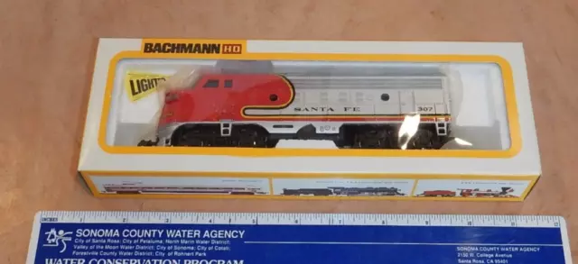 Bachmann 41-615-02 Ho Scale Santa Fe Emd F9 Diesel Locomotive #307, Nib