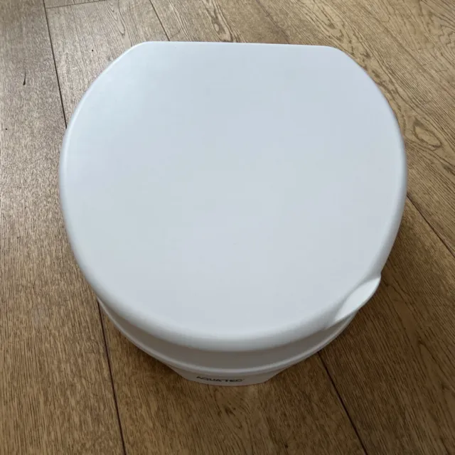 Aquatec 90 Raised Toilet Seat With Lid 4" height