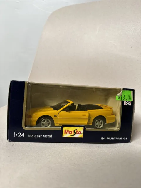 Maisto Special Edition 1994 FORD MUSTANG GT CONVERTIBLE Yellow  1:24 Brand New