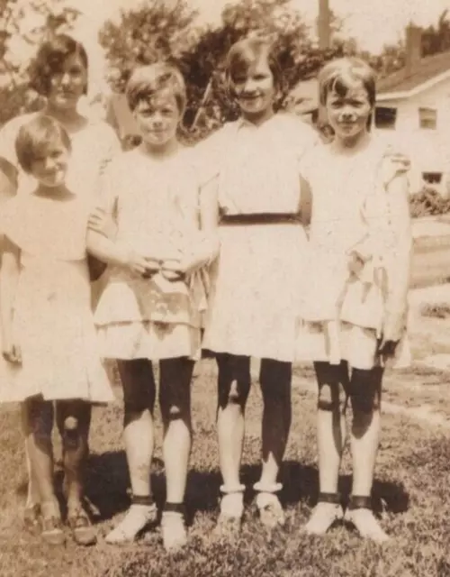 5B Photograph Group Girls Twins Family Portrait 1920-30's