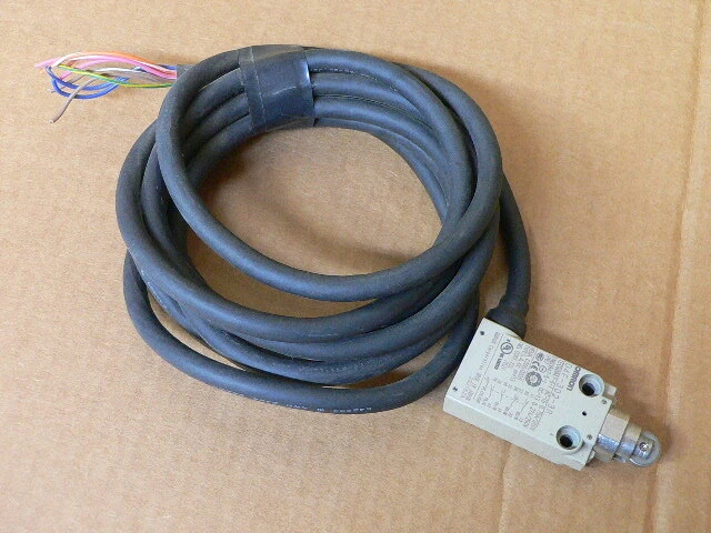 Omron D4F-302-3R Limit Switch 240V 0.75A