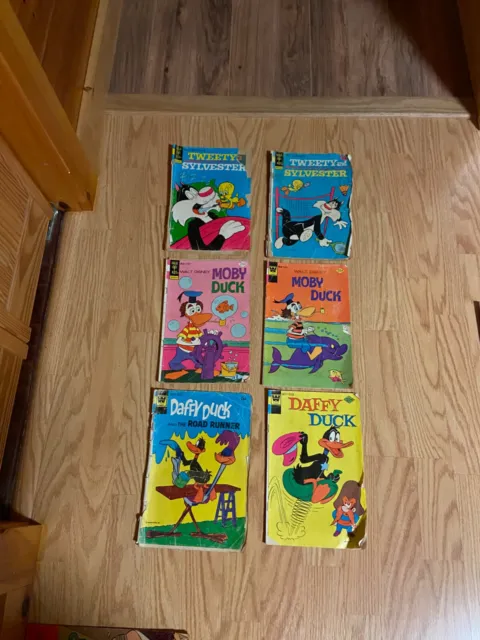 2 DAFFY DUCK 2 MOBY DUCK 2 TWEETY & SYLVESTER 1970s COMIC BOOKS WHITMAN GOLD KEY
