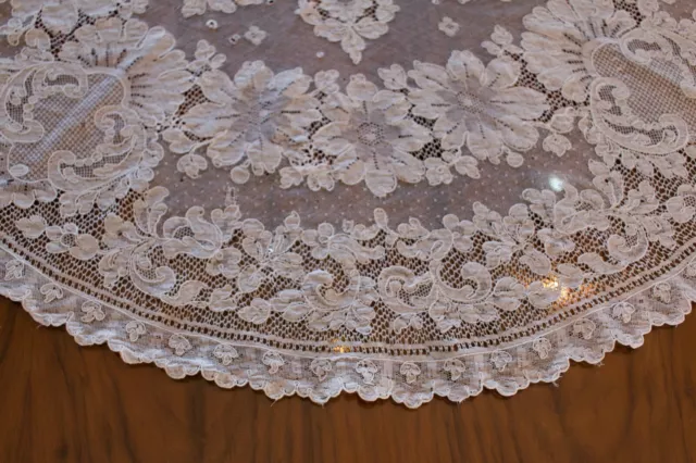 Mantel redondo de encaje de estilo Alençon, Francia, final años 20 2