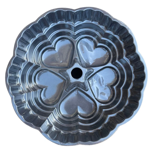 WILTON DIMENSIONS QUEEN of Hearts Bundt Cake Pan NonStick Cast