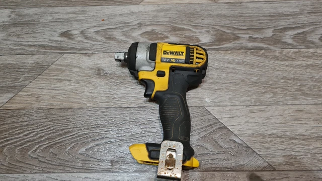 Avvitatore A Percussione DEWALT DCF887N 18V - 3 Velocit&agrave;, Brushless, Con LED, Senza Batteria