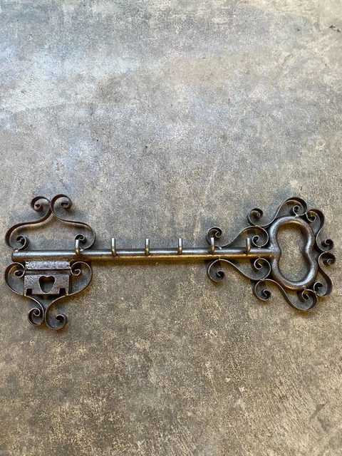 Boutonnière Ancienne En Forme De Clés En Métal Doré Patiné - Bon état