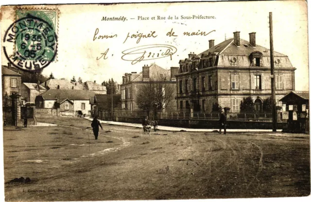 CPA Montmédy - Place et Rue de la Sous-Préfecture (178518)