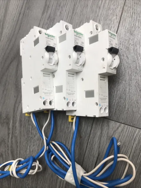 3 x Schneider RCBO 32 Amp 20A 30mA tipo C 32A Acti9 iC60H