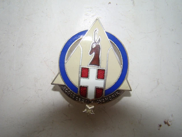Insigne émaillé AUGIS - École De Ski De Chamonix Mont-Blanc - Bel état, Collector