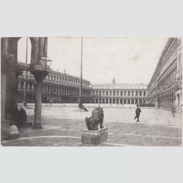 Carlo Ponti: Vendig, Markusplatz, Aufnahme um 1865