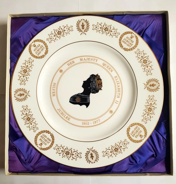 Queen Elizabeth Platinum Jubilee Royal Souvenirs Printed With 'Platinum Jubbly' Error At Factory In China - 9 - Foto 3