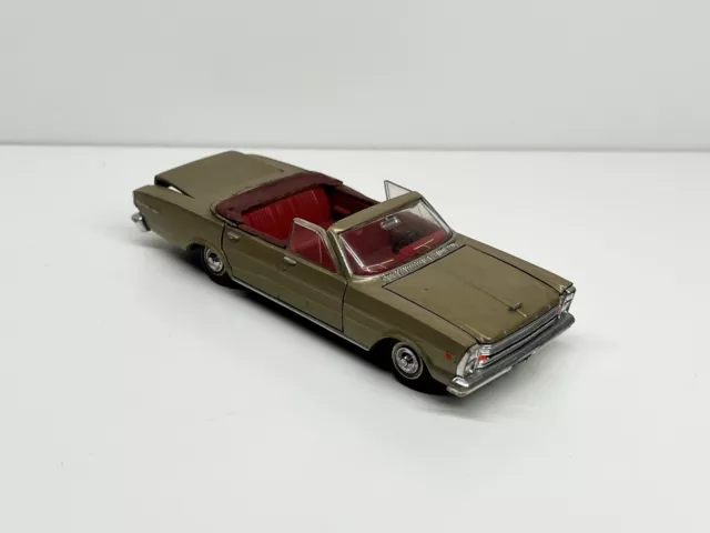 - Dinky Toys - Ford Galaxie 500 No. 1402 //  5 i 861