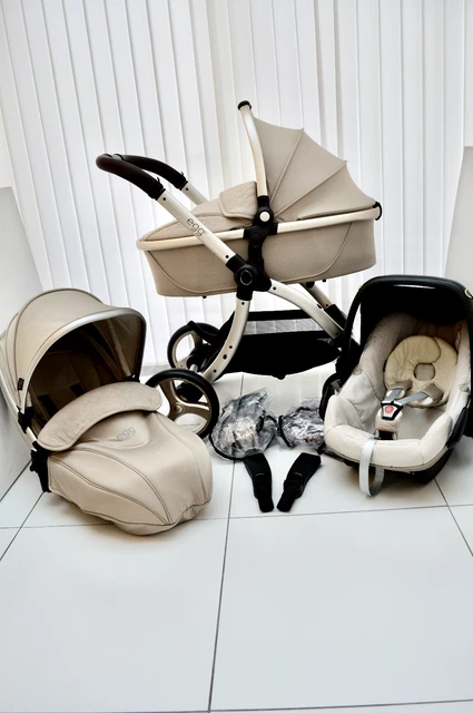 Egg 2 Feather Pram,  Carrycot &  Maxi Cosi Pebble Plus Car Seat Cost New £1500