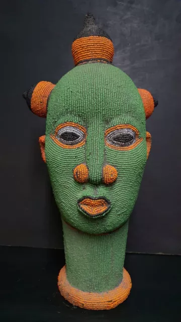 Tête en terre cuite perlée Bamiléké 50 cm   Cameroun   Art Africain