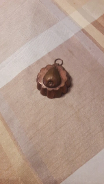 alte kleine Kupfer Backform  mit Motiv Birne selten