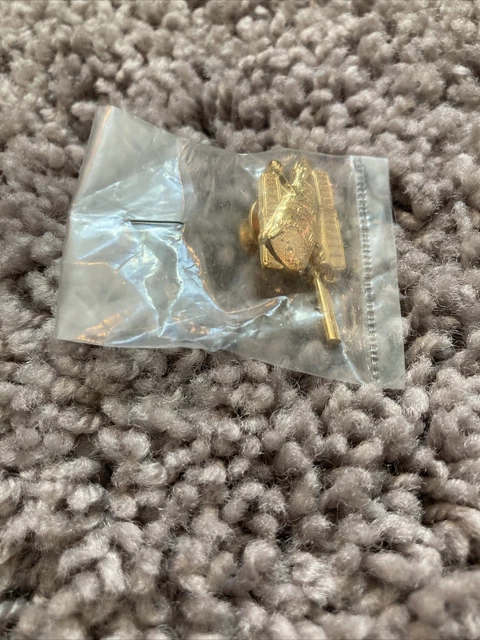 VTG NOS NASA HUBBLE Space Telescope Space Shuttle Gold Tone Pin Tie Tack Bar