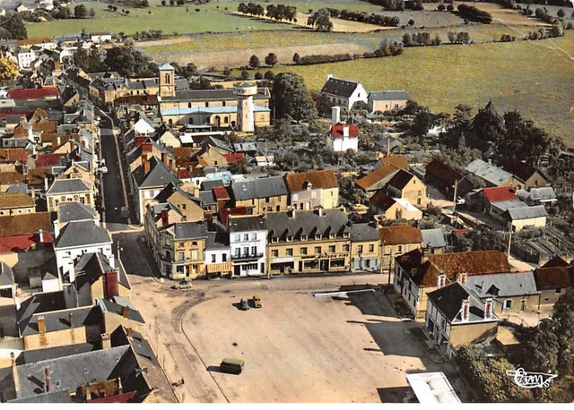 61 - SAN61032 - LE MELE SUR SARTHE - La Place du marché - Combier 248-67 A - C