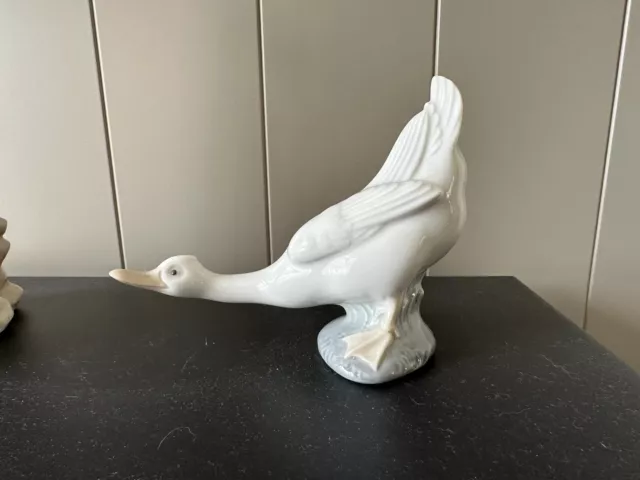 Beautiful Lladro NAO Porcelain Goose Figurine
