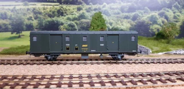 Fourgon OCEM SNCF - REE HO Fourgon OCEM SNCF - REE HO