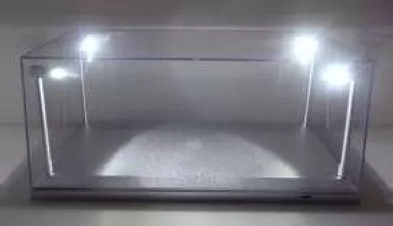 Kunststoffvitrine BOX für 1:18 Modelle beleuchtet silber