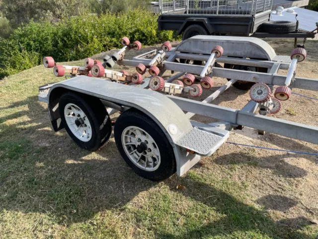 Tandem boat trailer