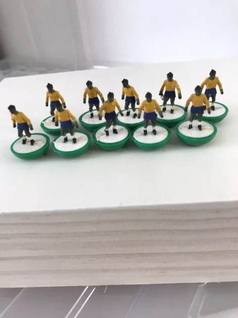 subbuteo heavyweight team Brazil Ref 50 With Green/white Bases
