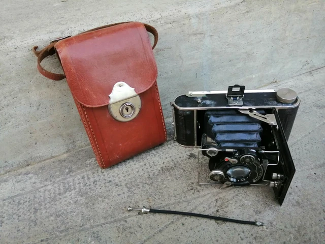 Appareil Photo Pliant Kinax Cadet – Anastigmat Kior 1:6.3 F=100 – Avec étui Cuir