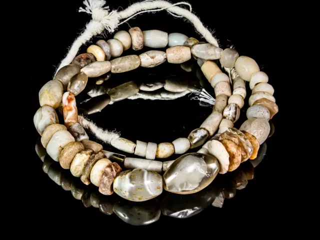 A Mixed Strand of Ancient Excavated Mostly Agate Beads VB_0148_F