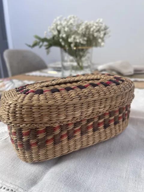 VTG  Hand Made Sweet Grass Woven Basket With Lid. FREE SHIPPING