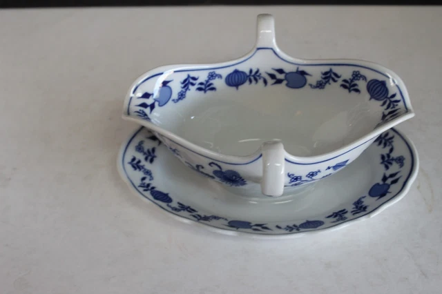 Winterling Bavaria Blue Onion: Gravy Boat w/ Attached Underplate DOUBLE HANDLE