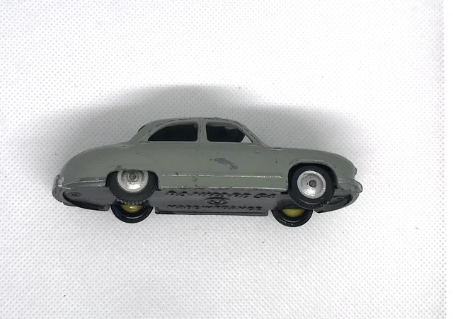 Voiture miniature panhard54  en métal gris CIJ made in france 1/43